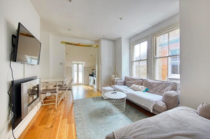 4 Bedroom Flat To Rent In Gilbey Road, London, SW17