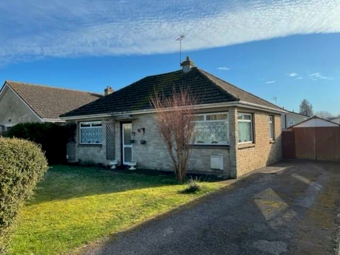 2 Bedroom Bungalow To Rent In Sellwood Drive, Carterton, Oxfordshire, OX18