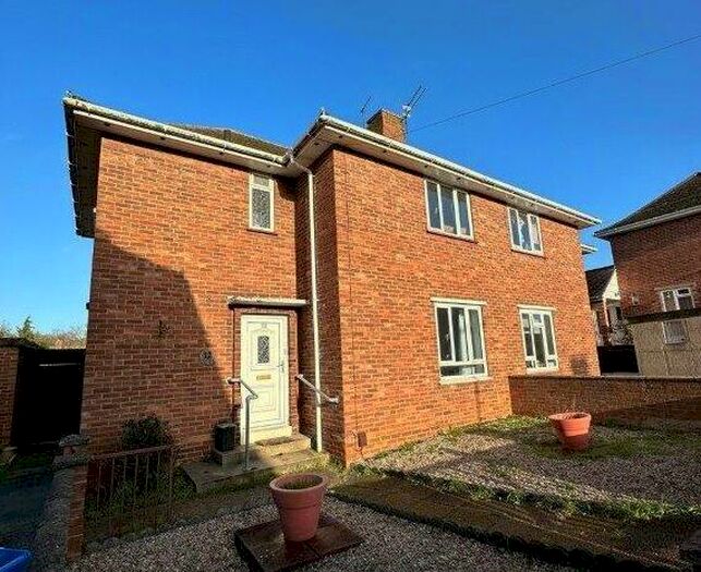 4 Bedroom Semi-Detached House To Rent In Hemlin Close, Norwich, NR5