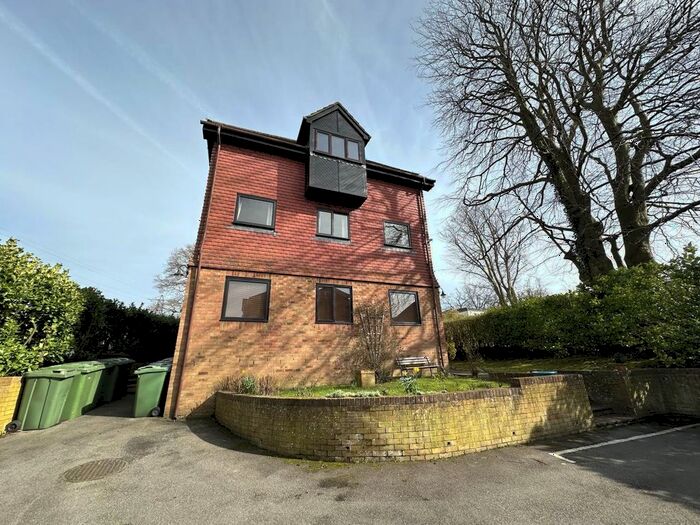 1 Bedroom Flat To Rent In Glendale Court, Sandhurst Road, Tunbridge Wells, TN2