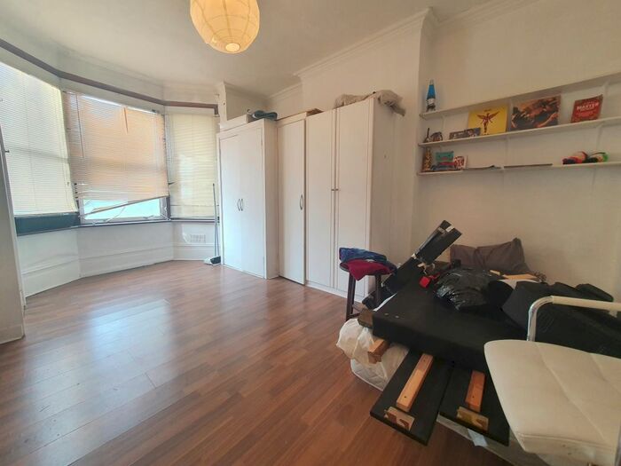 Studio To Rent In Earlsfield Road, Wandsworth, SW18