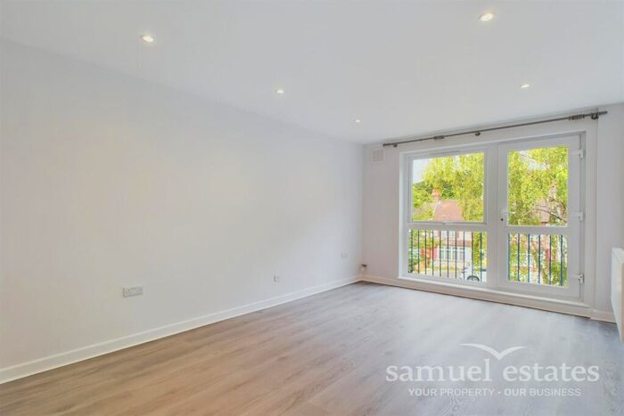 1 Bedroom Flat To Rent In Whitehorse Lane, London, SE25