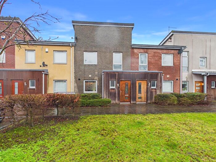 3 Bedroom Semi Detached House For Sale In July Courtyard, The Staithes, Gateshead, NE8