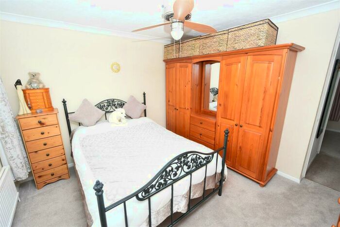 3 Bedroom End Of Terrace House For Sale In Long Road, Canvey Island, SS8
