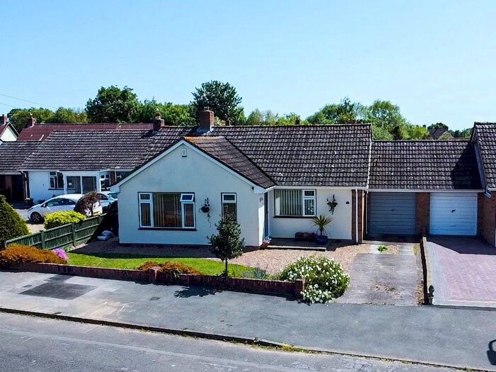 2 Bedroom Detached Bungalow For Sale In Heathfield Close, Creech Heathfield, Taunton, TA3