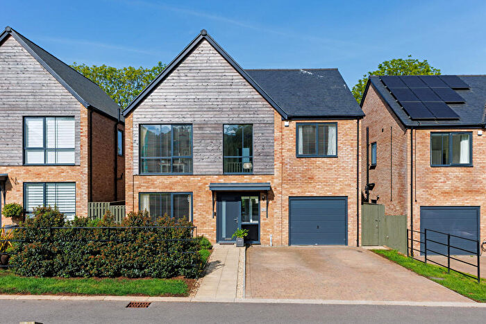 4 Bedroom Detached House For Sale In John Martin Gardens, Standish, GL10