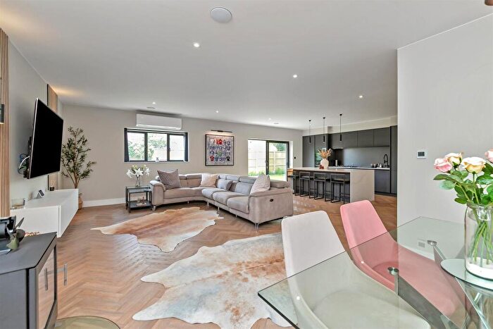 4 Bedroom Detached House For Sale In The Meads, Bricket Wood, St. Albans, AL2