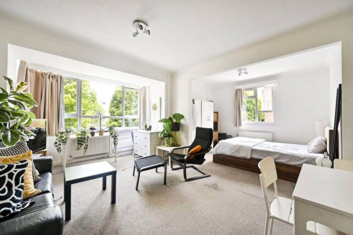 2 Bedroom Flat For Sale In Brondesbury Road, Kilburn, London, NW6