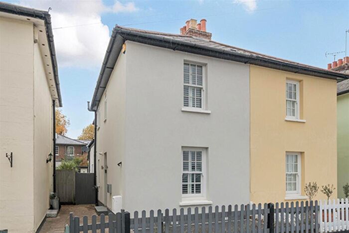 3 Bedroom Semi Detached House For Sale In Cottage Grove, Surbiton, KT6