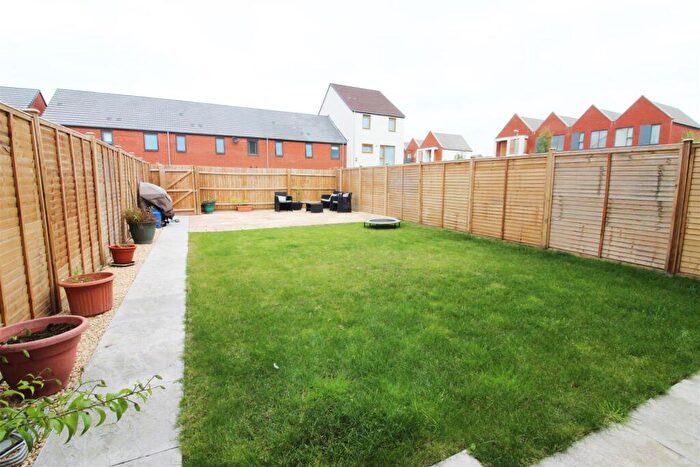 4 Bedroom Terraced House To Rent In Oberon Grove, Street, BA16