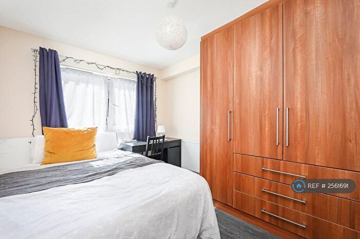 5 Bedroom Flat To Rent In Albany Close, London, N15