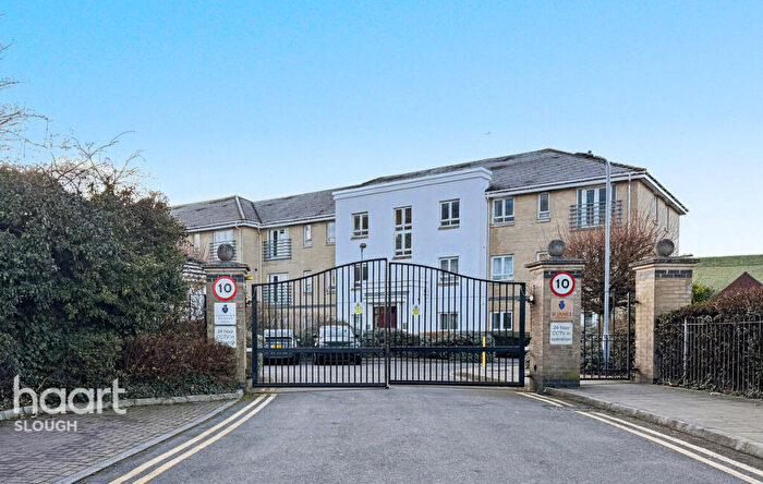 2 Bedroom Apartment For Sale In Sovereign Heights, Slough, SL3