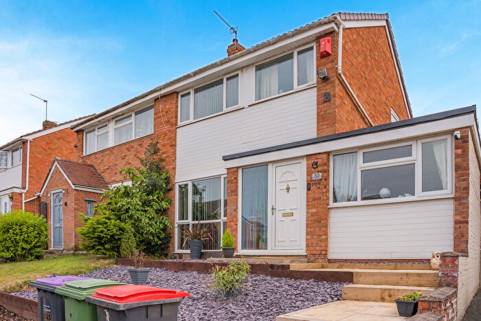 3 Bedroom Semi-Detached House For Sale In Pool Road, Telford, TF2