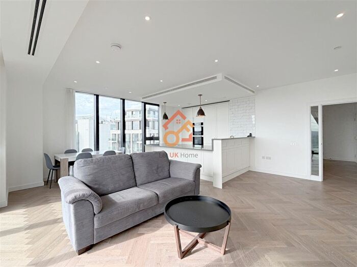 3 Bedroom Flat To Rent In Gauging Square, Tower Hamlets, London, E1W