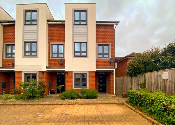 3 Bedroom Town House To Rent In Neilson Close, Watford, WD18