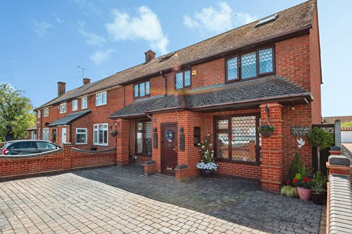 3 Bedroom Semi-Detached House For Sale In Foyle Drive, South Ockendon, Essex, RM15