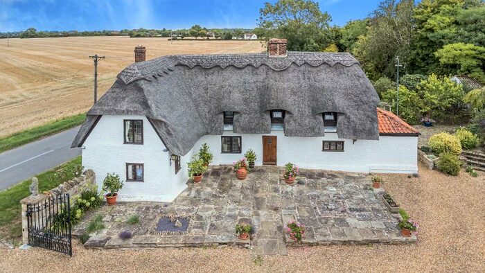 4 Bedroom Detached House For Sale In St. Neots Road, MK44