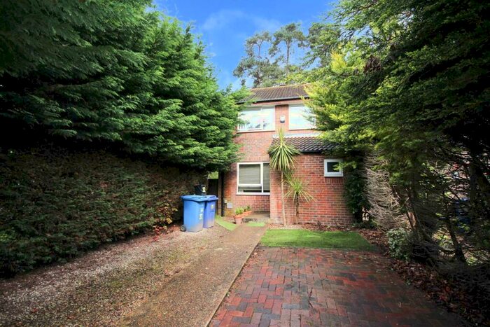 3 Bedroom End Of Terrace House To Rent In Banbury, Crown Wood, RG12