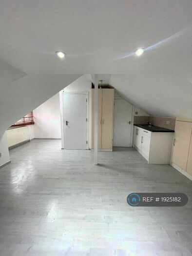 Studio To Rent In Clarendon Gardens, Ilford, IG1