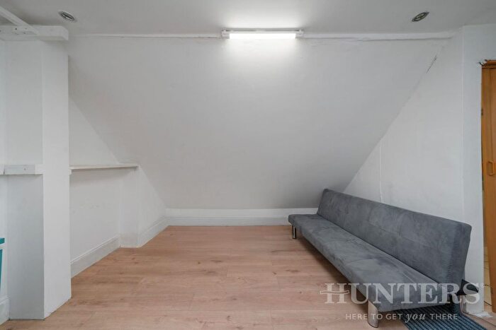 Studio To Rent In Uxbridge Road, London, W12
