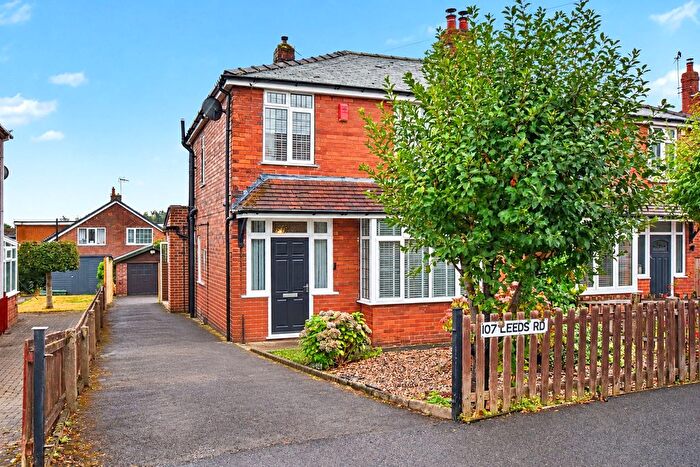 3 Bedroom Semi-detached House For Sale In Leeds Road, Allerton Bywater, Castleford, West Yorkshire, WF10