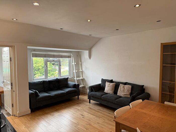 2 Bedroom Flat To Rent In Hamilton Road, London, NW11