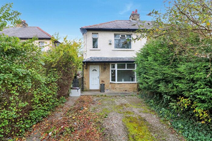 3 Bedroom Semi-Detached House For Sale In Spen Lane, Gomersal, Cleckheaton, West Yorkshire, BD19