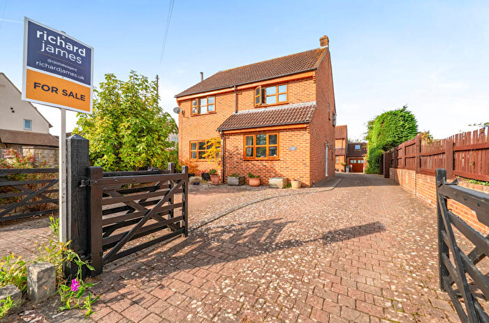3 Bedroom Detached House For Sale In Common Hill, Cricklade, SN6