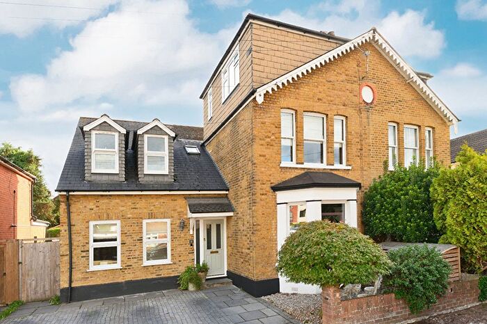 5 Bedroom Semi Detached House For Sale In Chapel Avenue, Addlestone, Surrey, KT15