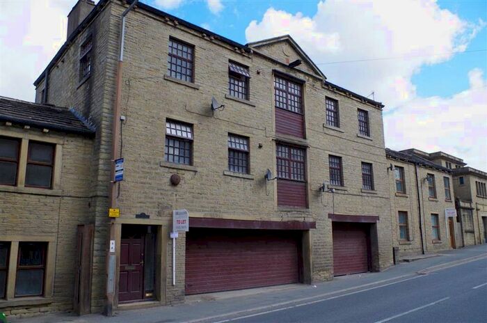 2 Bedroom Flat To Rent In 92 Saddleworth Road, West Vale, Halifax HX4