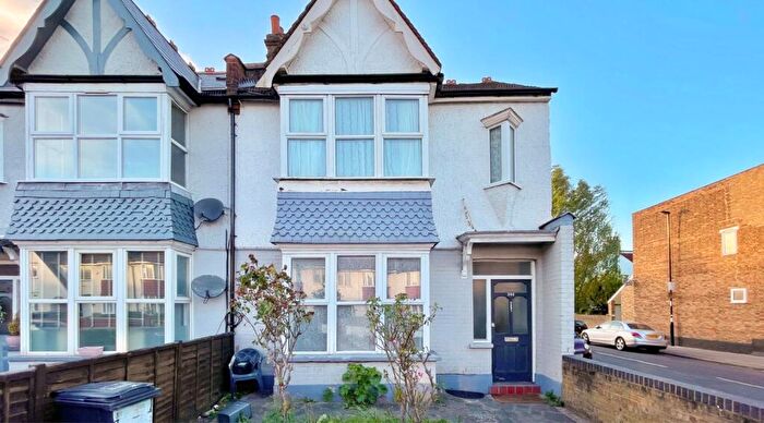 3 Bedroom End Of Terrace House For Sale In Lower Addiscombe Road, Croydon, CR0