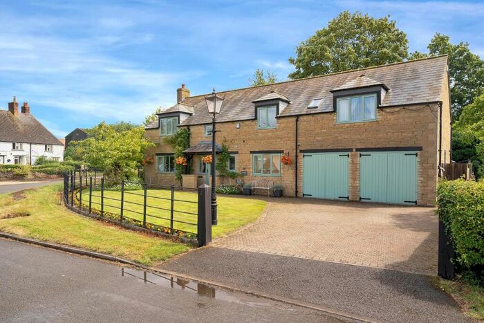 5 Bedroom Detached House For Sale In Chapel Street, Haconby, Bourne, PE10