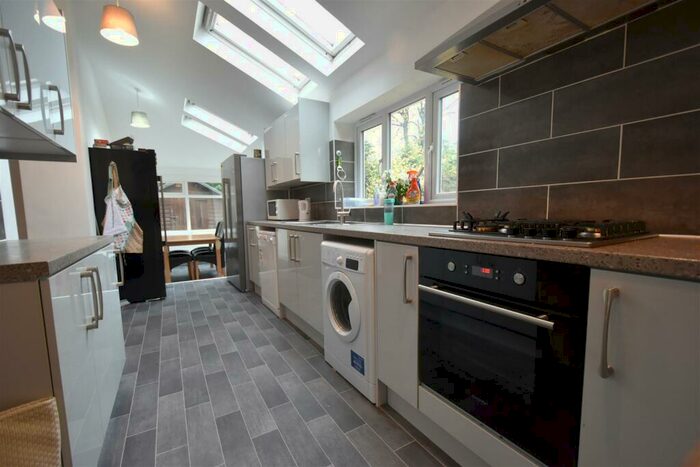 8 Bedroom Detached House To Rent In Elmdon Rd, Selly Oak. Mins Walk From University Of Birmingham, B29