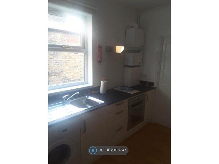 1 Bedroom Flat To Rent In Garratt Lane, London, SW18