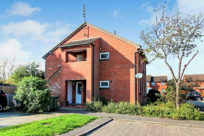 Flat To Rent In Ash Close, Aylesbury, HP20