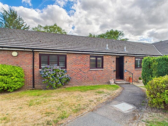 1 Bedroom Bungalow For Sale In Wakeford Court, Silchester Road, Pamber Heath, Tadley, RG26