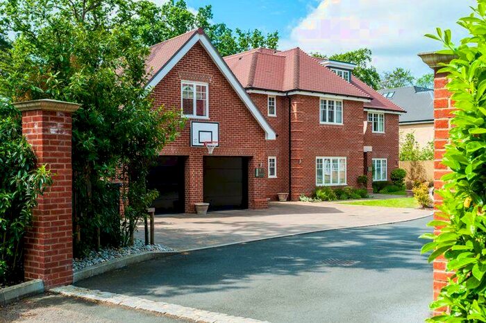 5 Bedroom Detached House To Rent In The Spinney Gerrards Cross, SL9