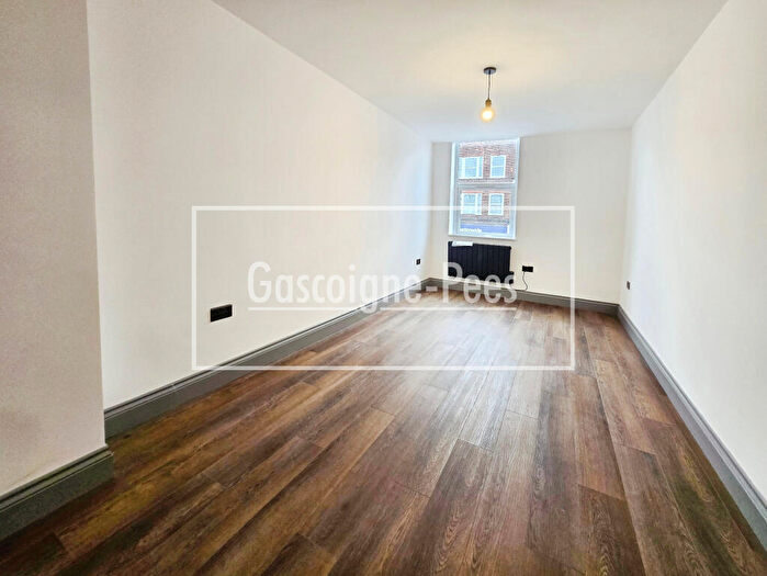 1 Bedroom Flat To Rent In Central Road - Worcester Park, KT4