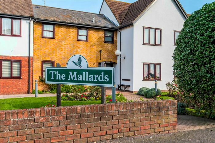 1 Bedroom Apartment For Sale In High Street, Great Wakering, Southend-on-Sea, Essex, SS3