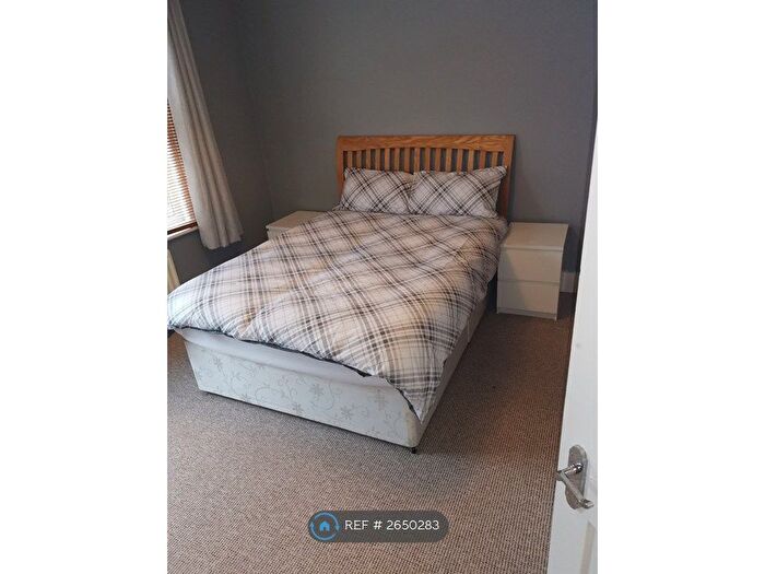 4 Bedroom Semi-Detached House To Rent In Kings Road, Caversham, Reading, RG4