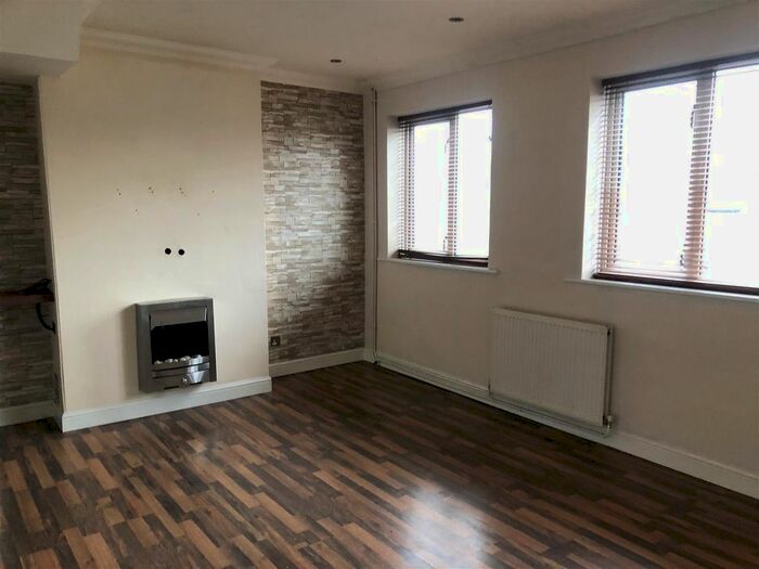 3 Bedroom Flat To Rent In Portobello Parade, West Kingsdown, Sevenoaks TN15