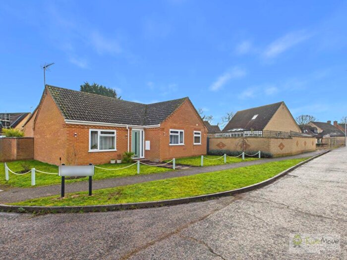 3 Bedroom Detached Bungalow For Sale In Oak Drive, Beck Row, IP28