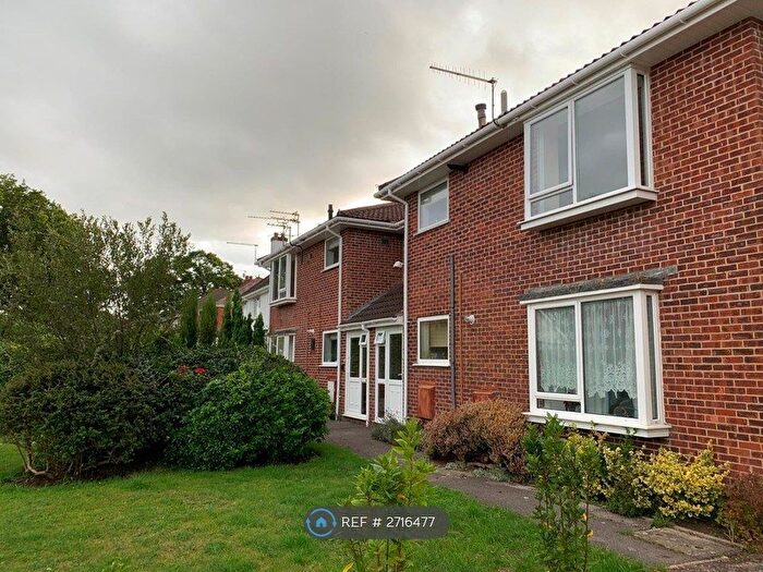 2 Bedroom Flat To Rent In York Road, Broadstone, BH18