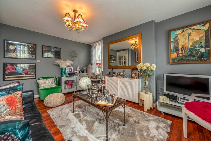 2 Bedroom Flat To Rent In Halton Mansions, London, N1