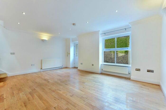 2 Bedroom Property To Rent In Pegasus Court, Shaftesbury Road, London, N19