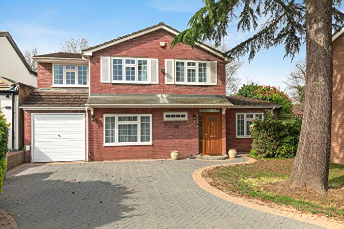 4 Bedroom Detached House For Sale In Ash Close, Stanmore, HA7