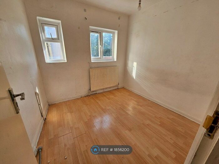 Studio To Rent In Francis Road, London, E10