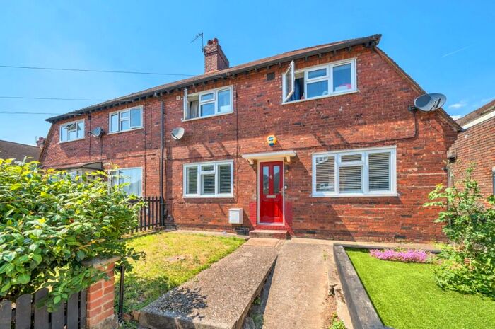 2 Bedroom Maisonette For Sale In Elmbrook Gardens, London, SE9