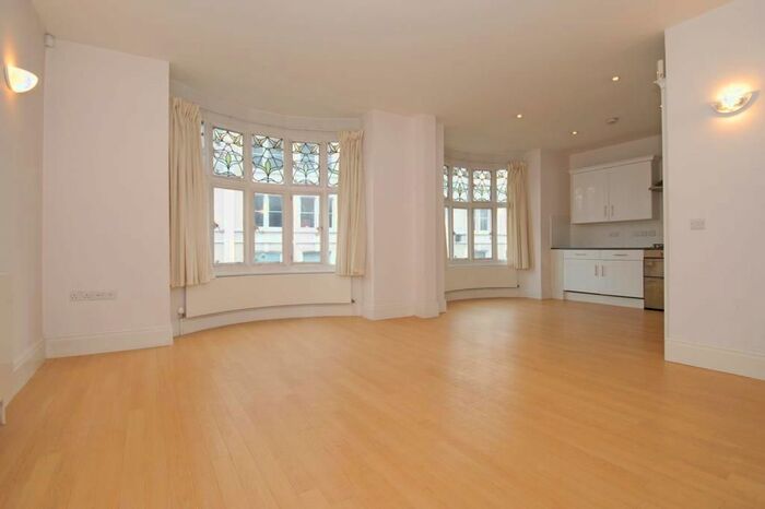 2 Bedroom Flat To Rent In George Street, Richmond, TW9