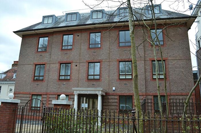 1 Bedroom Flat To Rent In South Street, Epsom, Surrey, KT18